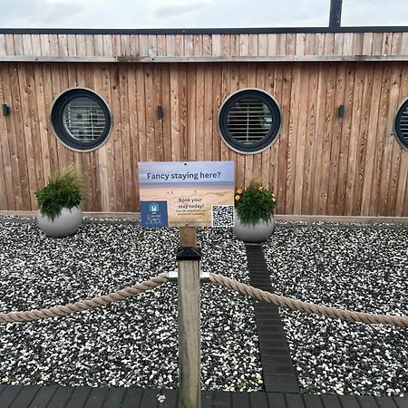 Humberston Boathouse Lodge & Hot Tub - Cleethorpes Beach Cabin Chalet מראה חיצוני תמונה