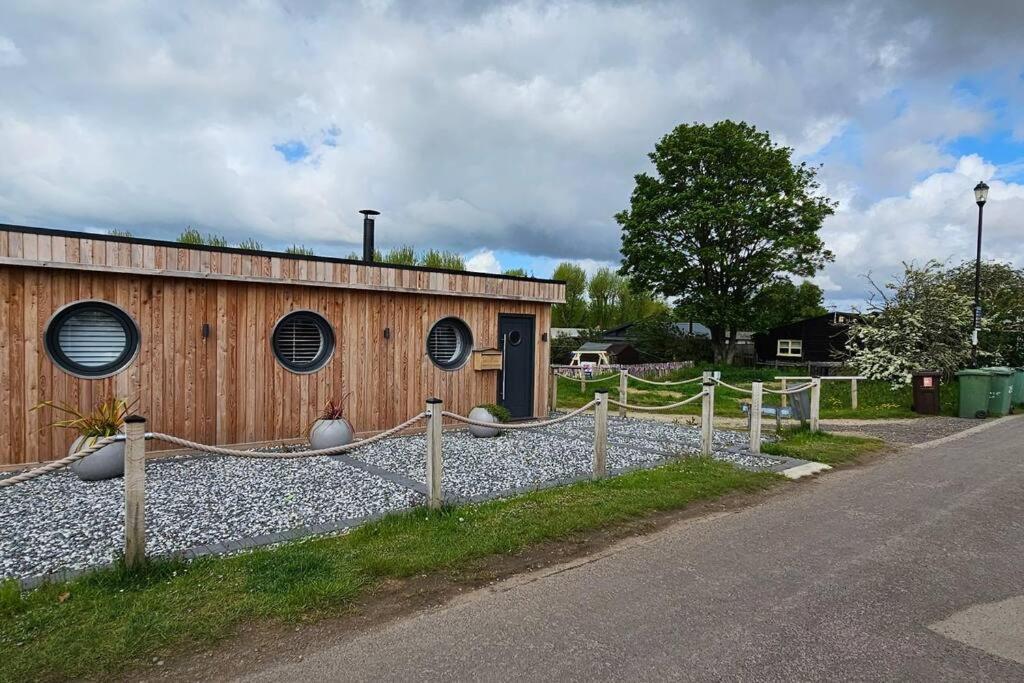 Humberston Boathouse Lodge & Hot Tub - Cleethorpes Beach Cabin Chalet מראה חיצוני תמונה