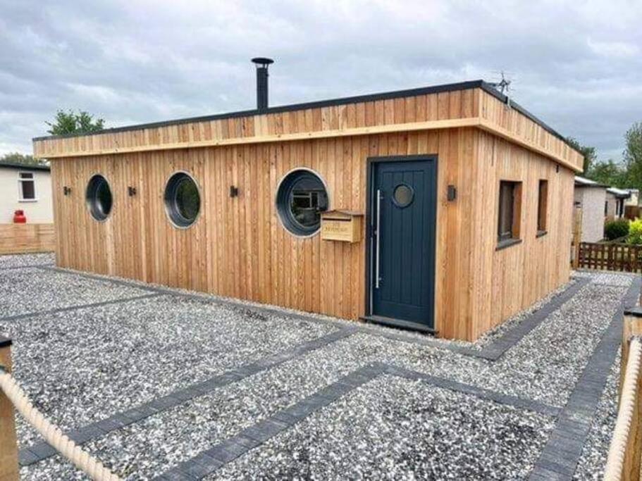 Humberston Boathouse Lodge & Hot Tub - Cleethorpes Beach Cabin Chalet מראה חיצוני תמונה