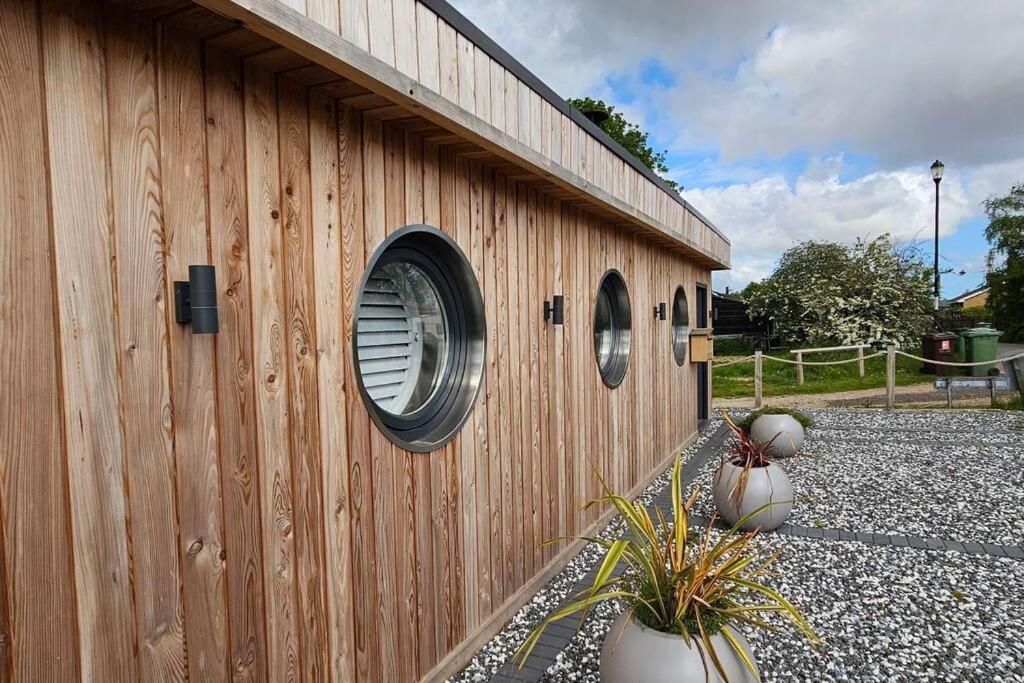 Humberston Boathouse Lodge & Hot Tub - Cleethorpes Beach Cabin Chalet מראה חיצוני תמונה