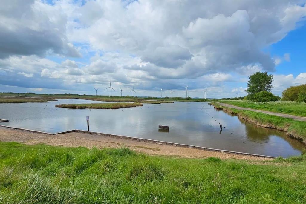 Humberston Boathouse Lodge & Hot Tub - Cleethorpes Beach Cabin Chalet מראה חיצוני תמונה