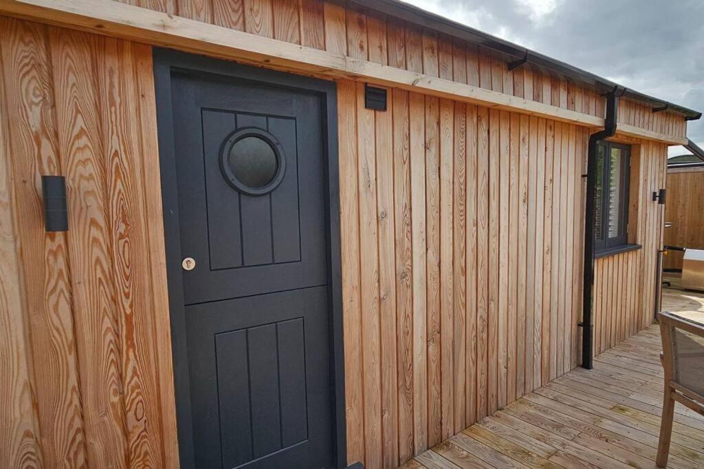 Humberston Boathouse Lodge & Hot Tub - Cleethorpes Beach Cabin Chalet מראה חיצוני תמונה