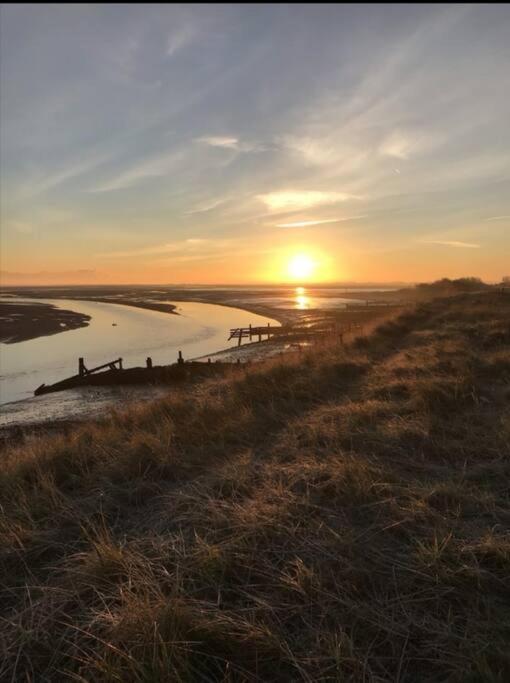 Humberston Boathouse Lodge & Hot Tub - Cleethorpes Beach Cabin Chalet מראה חיצוני תמונה
