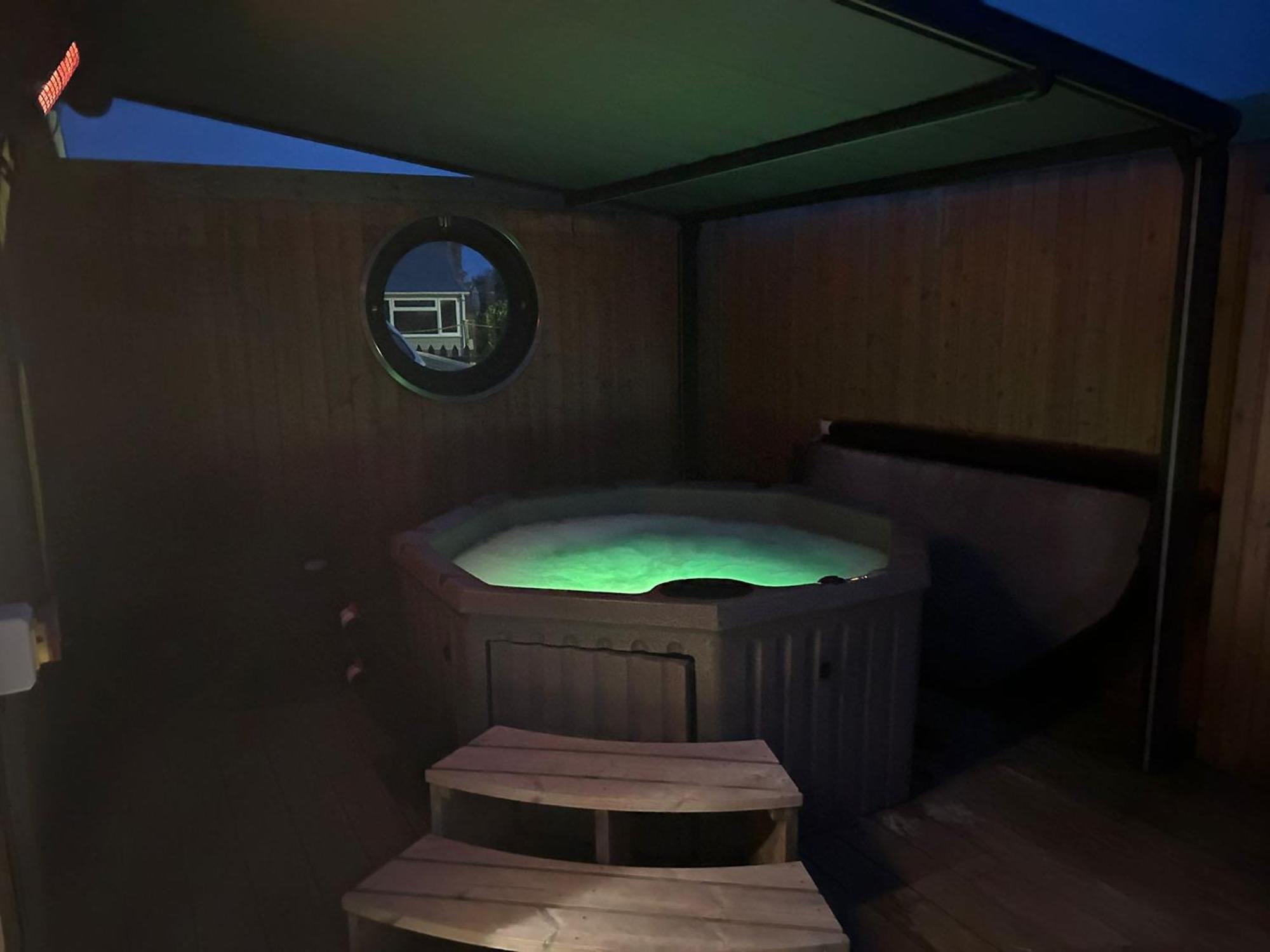 Humberston Boathouse Lodge & Hot Tub - Cleethorpes Beach Cabin Chalet מראה חיצוני תמונה