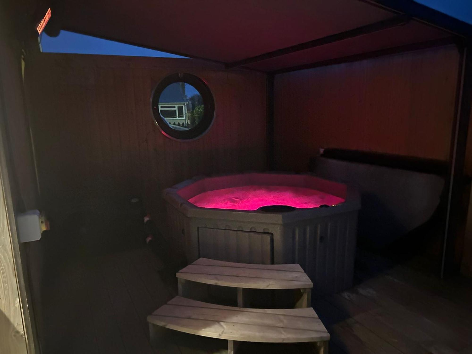 Humberston Boathouse Lodge & Hot Tub - Cleethorpes Beach Cabin Chalet מראה חיצוני תמונה